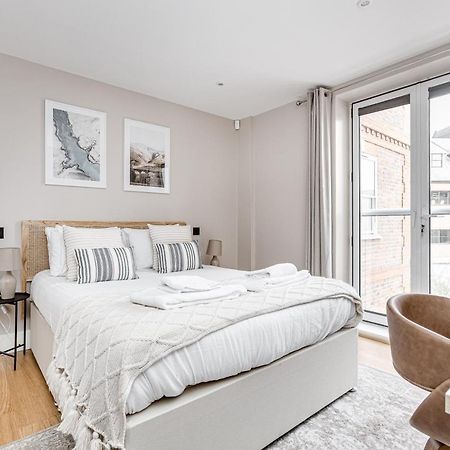 Charming 1 Bedroom Apt , Town Centre, Wifi, Free Parking By Tent Serviced Apartments Staines-upon-Thames Exterior foto